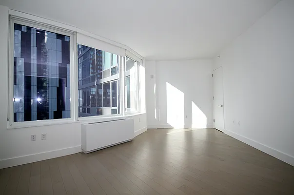 Rented by Red Apple Group | media 20