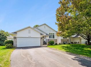 1016 Lilac Ct, Shakopee, MN 55379