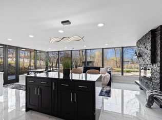 N69W13127 Harding Dr, Menomonee Falls, WI 53051