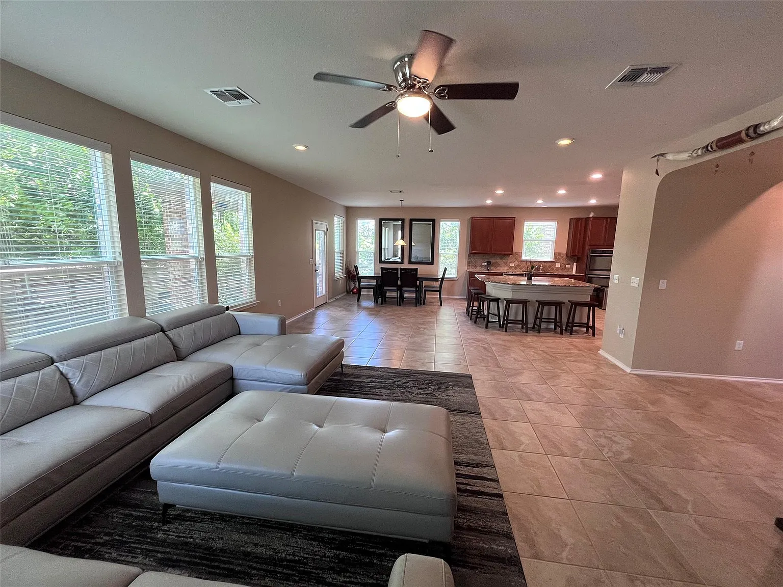 4 bed, 2.5 bath, 3030 sqft, $2,500 — Photo 1