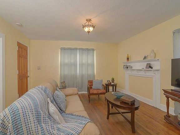 5th image of 974 W Chapel Rd
