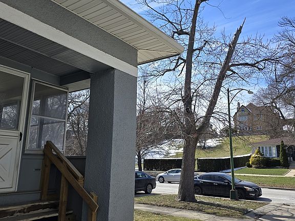 2nd image of 11223 S Longwood Dr