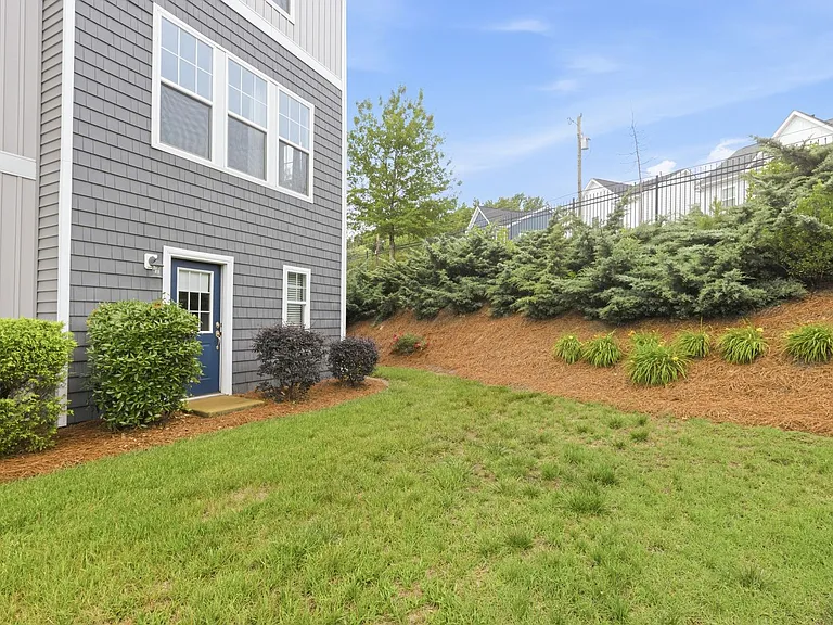 1502 Sharon Rd W — Photo 33