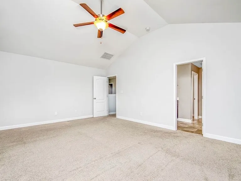 2209 Courtland Dr — Photo 13