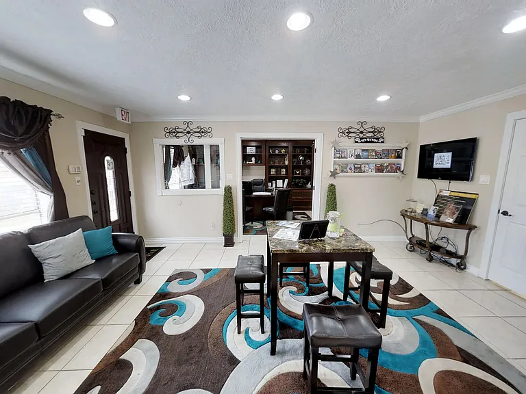 Northlake Manor Apartments — Photo 36
