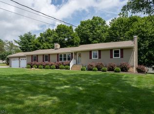 11 Rolling Hill Ln, Milford, NJ 08848