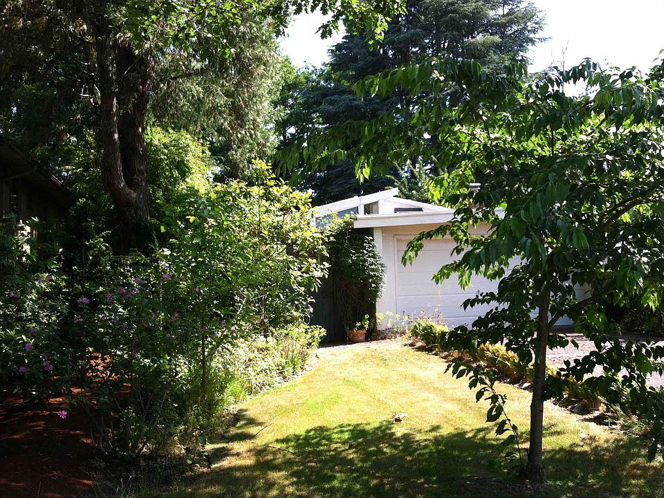 2nd image of 5430 NE Windermere Rd