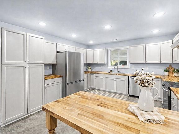 3rd image of 3365 Pea Ridge Rd