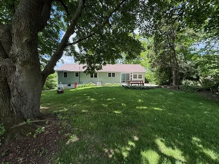 1343 Harris St — Photo 18