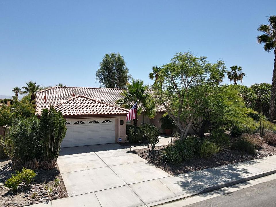 1st image of 43850 Venice Dr