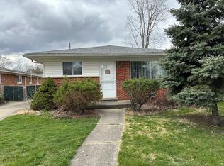 18547 Hillcrest St, Livonia, MI 48152