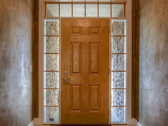 3rd image of 15650 Grant Cir