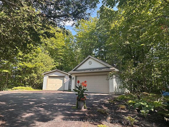 2nd image of 912 Maple Hill Rd
