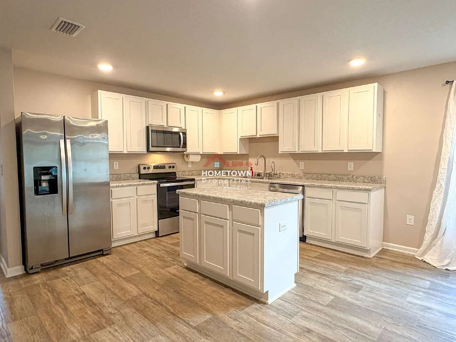 3 bed, 2.0 bath, 1979 sqft, $2,150 — Photo 3