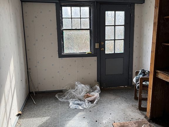 4th image of 239 Mullin Hill Rd