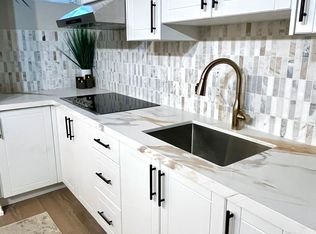 180 Queen St W, Mississauga, ON
