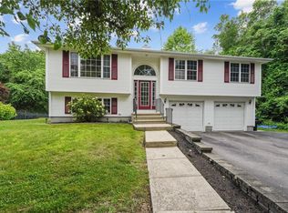 36 Capri Dr, Johnston, RI 02919