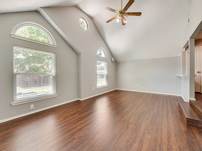 2912 Shadow Oak Ct — Photo 14