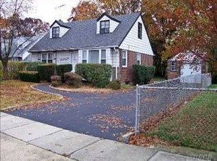 1047 Ferngate Dr, Franklin Square, NY 11010