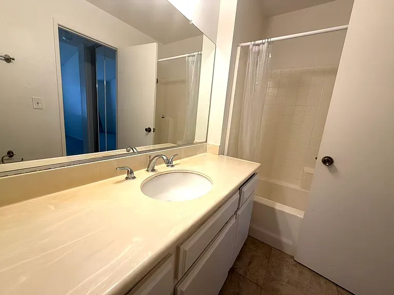 194 Greenmoor #85 — Photo 14