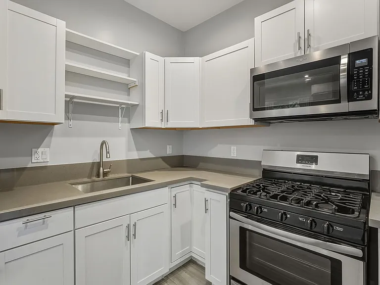 6015 Encino Ave — Photo 8