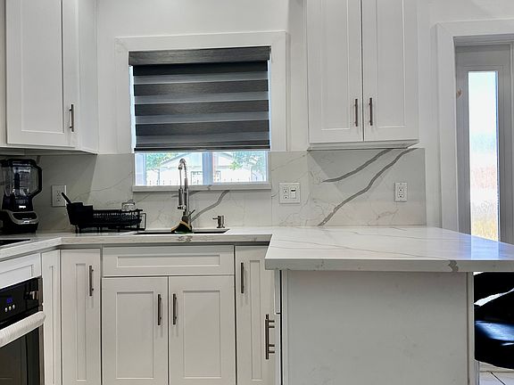 3rd image of 7013 Bellaire Ave