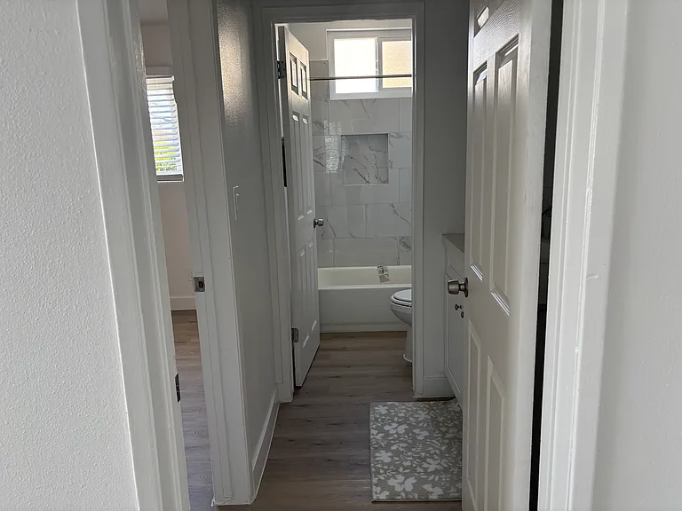 7100 Woodman Ave #8 — Photo 8