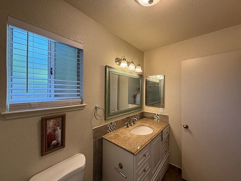 2054 Hyannis Cir — Photo 17
