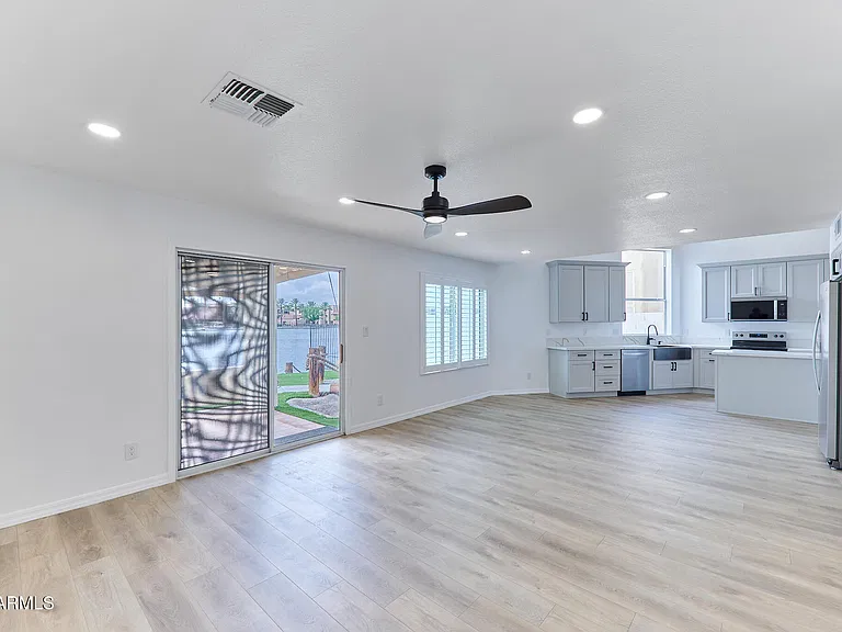 9019 W Acoma Dr — Photo 2