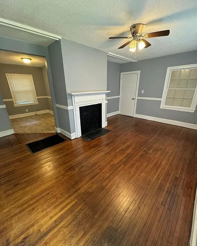2 bed, 1.0 bath, 929 sqft, $1,385 — Photo 2