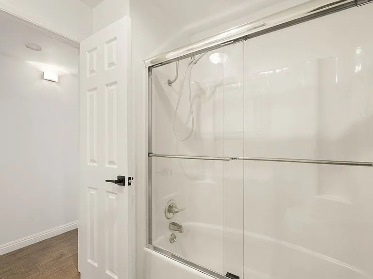 1720 Ardmore Ave #221 — Photo 18
