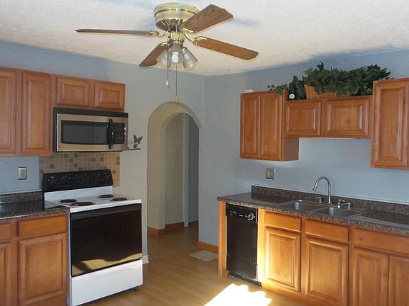 3rd image of 418 Charles Ct