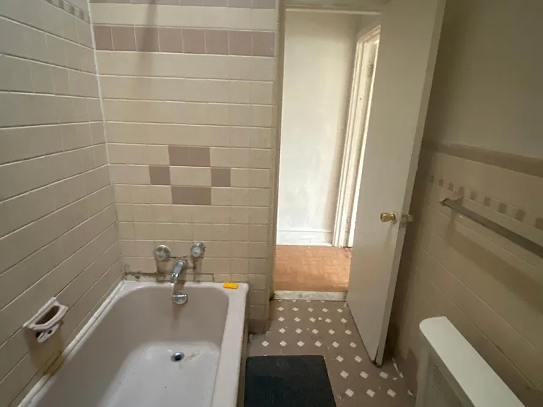 608 W Annsbury St #1A — Photo 5
