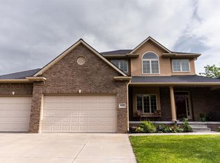 8009 Nob Hill Rd, Lincoln, NE 68516