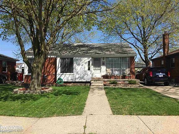 2nd image of 28350 Fountain St