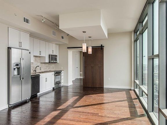 3rd image of 1212 Laurel St APT 1203