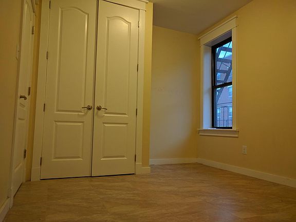 4th image of 833 Longfellow Ave APT 3D