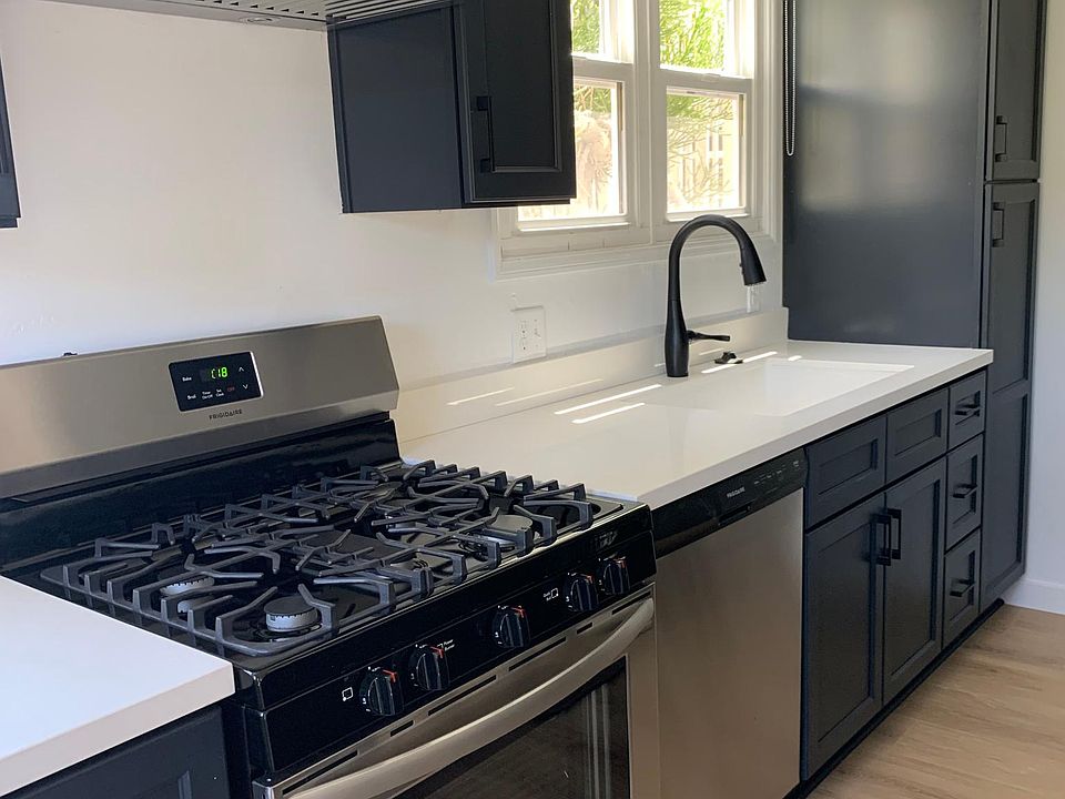 1st image of 2151 Valentine St
