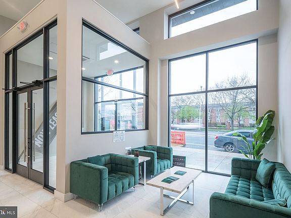 5th image of 1030 W Girard Ave #403
