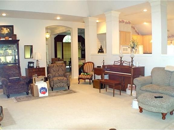 5th image of 8011 Walnut Creek Ct