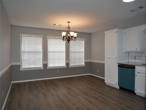 5th image of 703 Boardwalk St