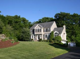 12 Heron Ln, Hopedale, MA 01747