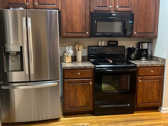 New LG refrigerator stays with the home.