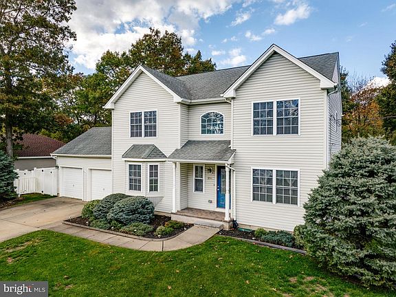 2nd image of 296 Neptune Dr