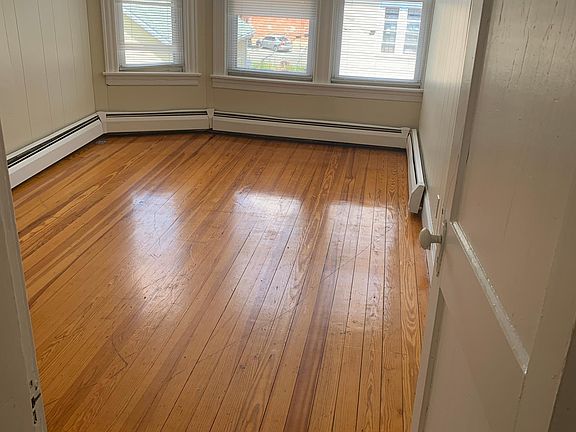 4th image of 770 Dexter St Floor 3