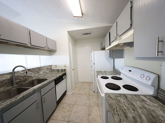 3rd image of 13302 Waverly Ct #B