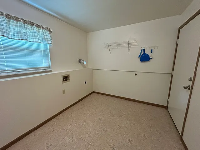 440 Omar Ct — Photo 7