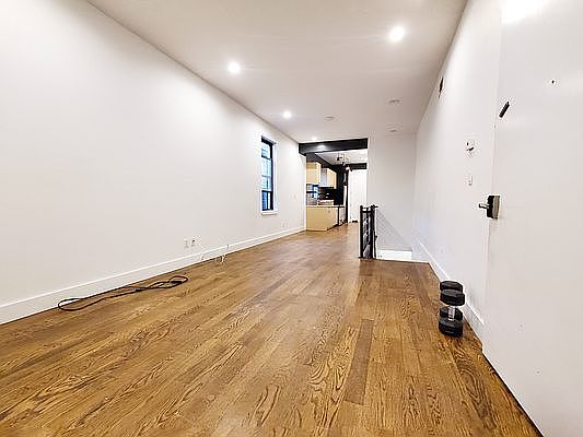 5th image of 287 Harman St #1