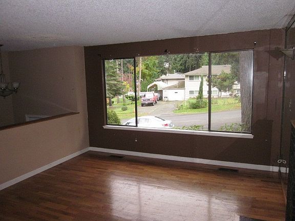4th image of 1619 215th St SW