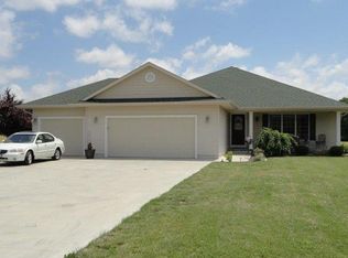 15570 N Misty Ln, Effingham, IL 62401